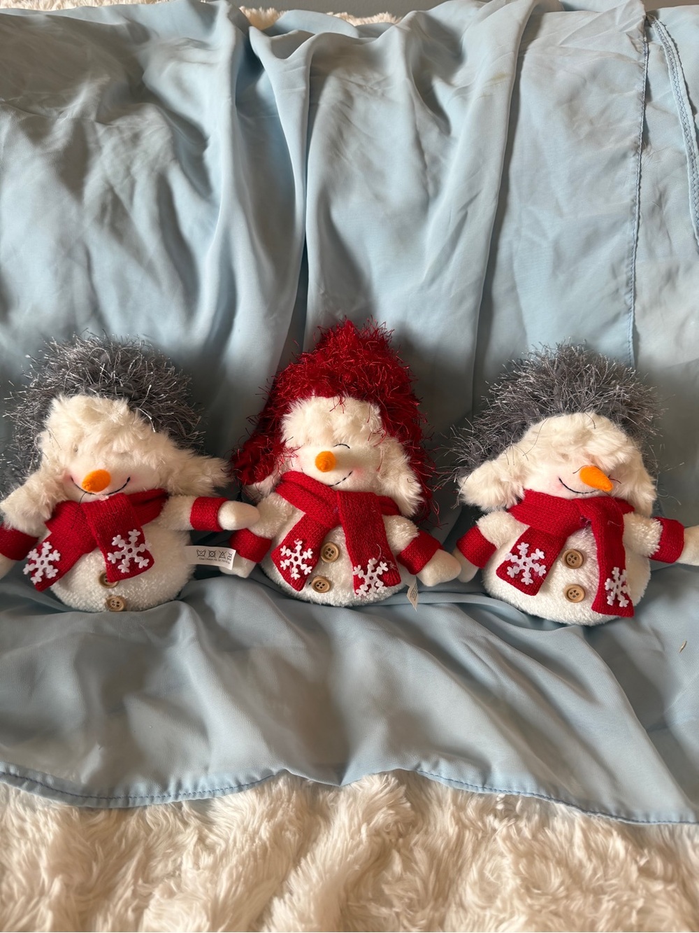 Source Unknown Red-Scarved Plush Snowman Trio with Gray and Red Hats